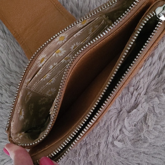 Brighton Leathwr Wallet/Wristlet ❤️ - Picture 6 of 8